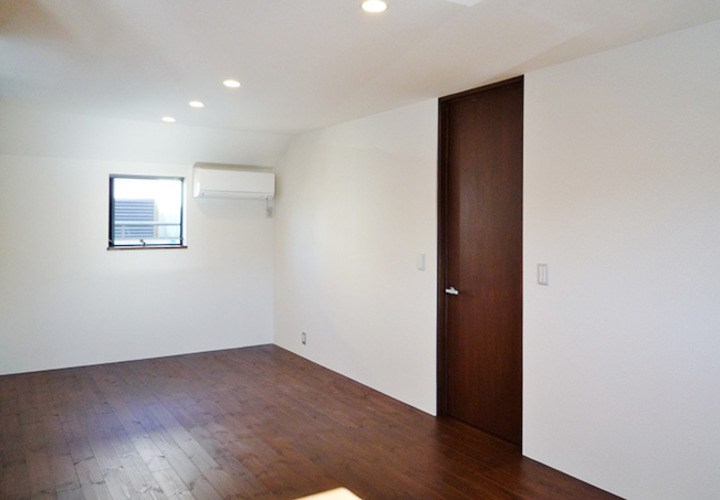 シンプルな室内