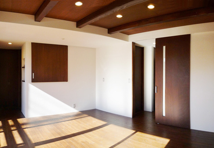 一部天井を高くしたリビング