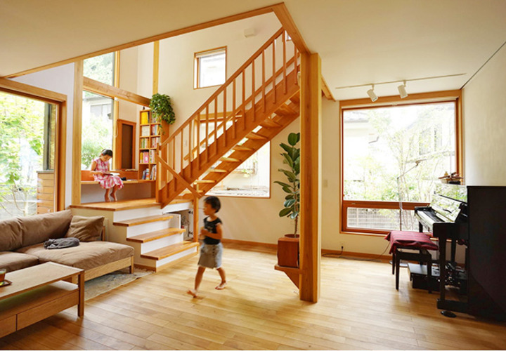 景色の見え方光の入り方を工夫した、、木製のサッシ