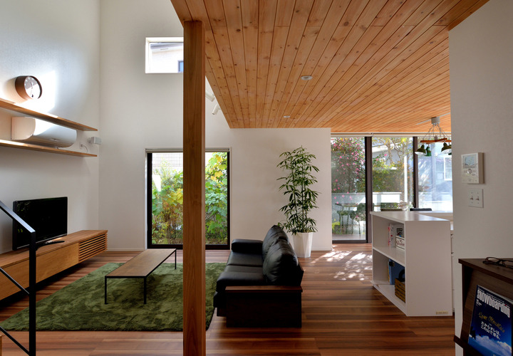 モダンで落ち着きのあるリビング