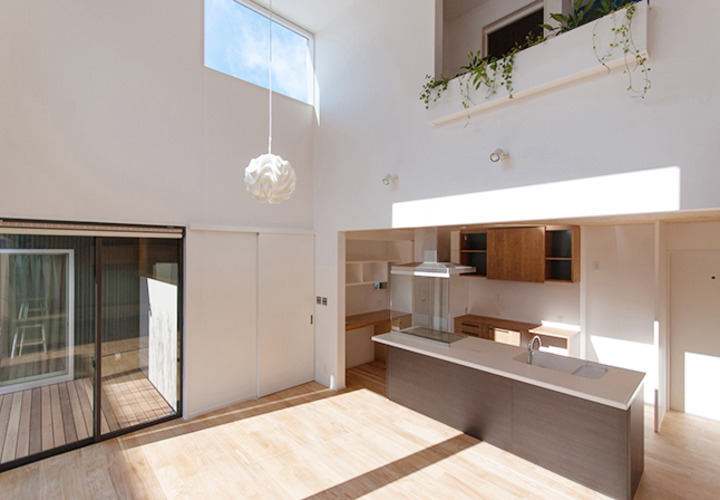 明るいダイニングとキッチン