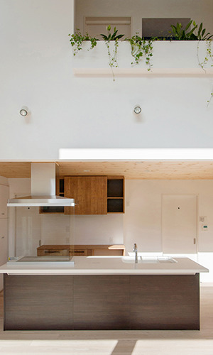 吹き抜けとキッチン