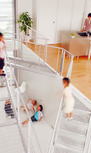 子供達にとって1Fホールは外部の延長