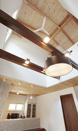 開放感を演出する吹き抜け