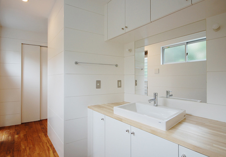 光あふれる洗面コーナー