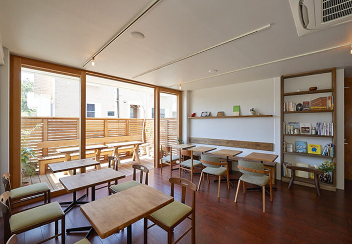 外部とつながりがあるゆったり出来る客席