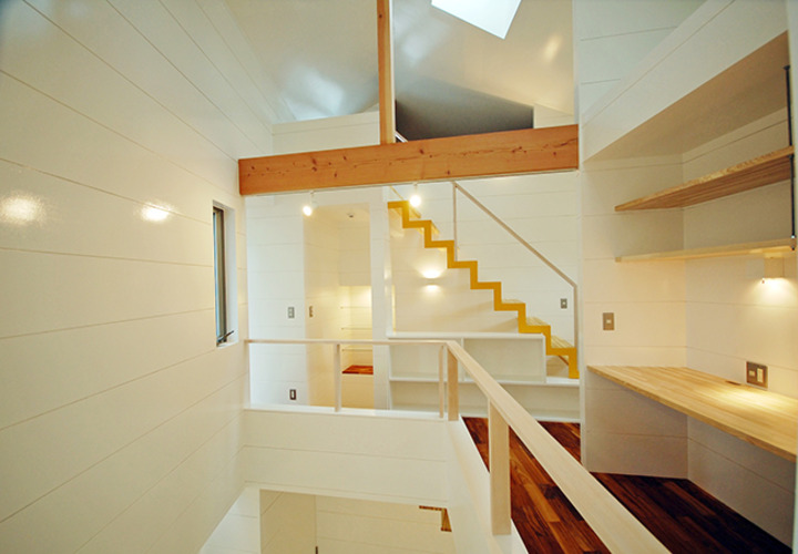 吹き抜け部分にあるワークスペース