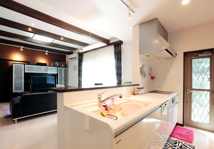 清潔感のある白いキッチン