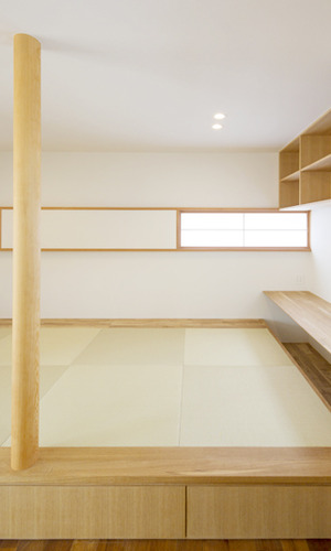 食堂より畳コーナーを見る