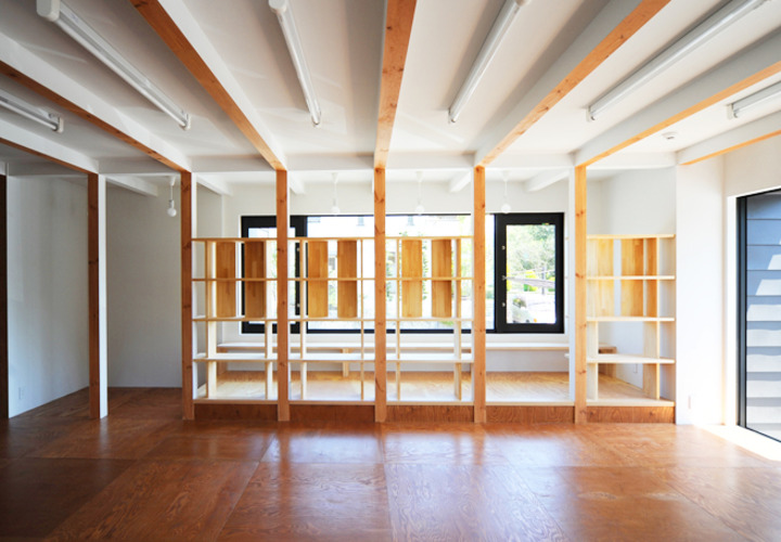 大きなワンルームとなっている1階