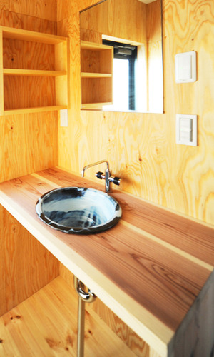 益子焼を利用した洗面台