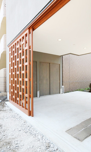 ガレージ入り口格子戸