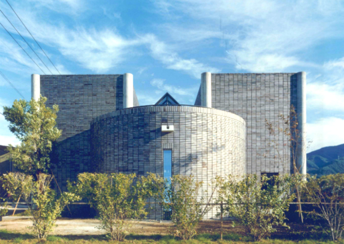 八本の柱のある家