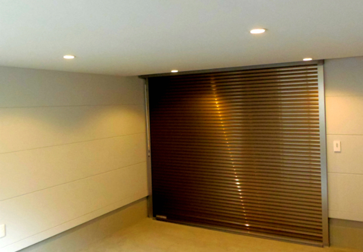 広々としたガレージ