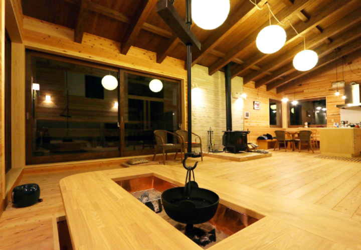 木の温かみを照らし出す照明デザイン