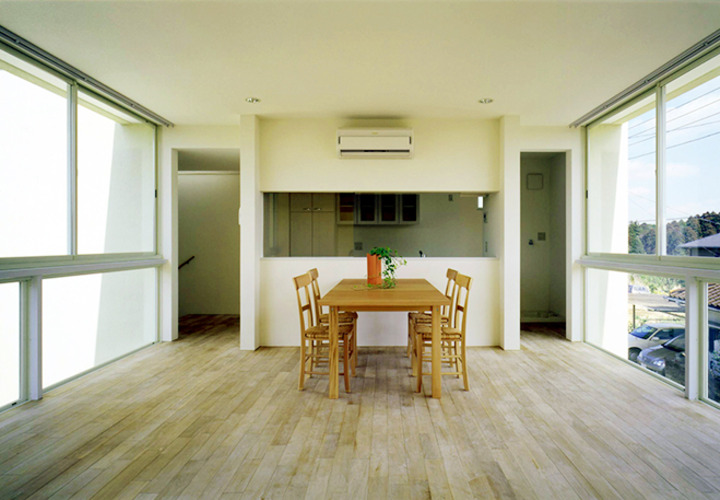 リビングからプライベート棟の子供の気配を感じる