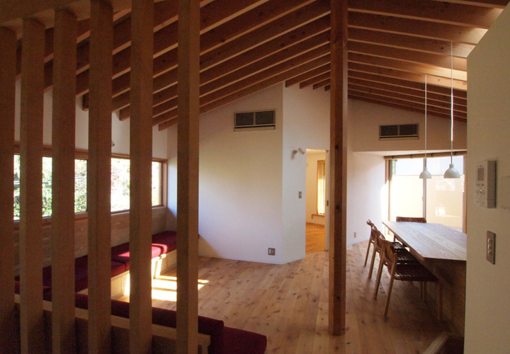 Ｌ・Ｄ　床：アルダー　壁：漆喰