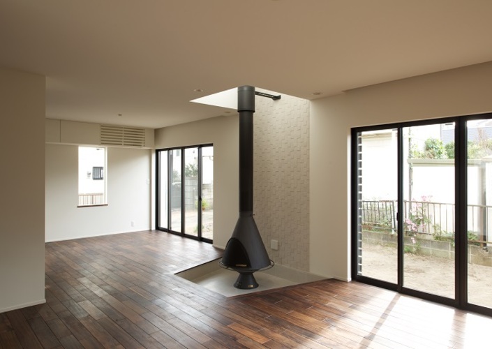 薪ストーブのある家