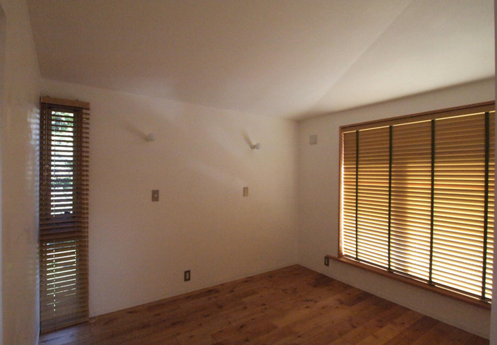 寝室　壁・天井：漆喰