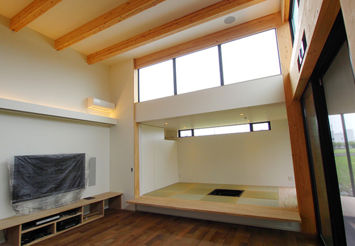 ハイサイドライトの明るい室内