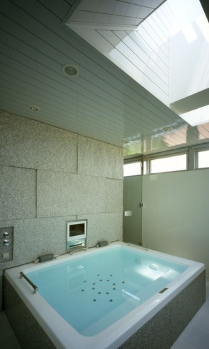 空を楽しみながら、温泉気分を味わう