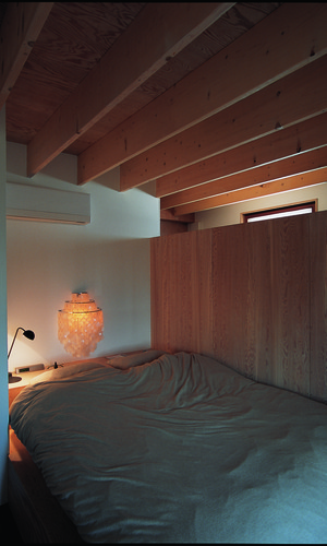 主寝室、造作ベッド