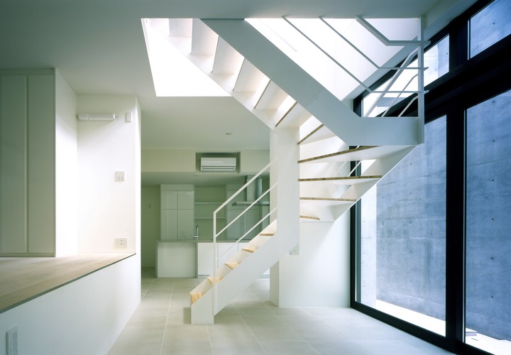 白を基調に室内を明るく演出