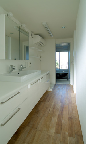 白を基調にした洗面脱衣室