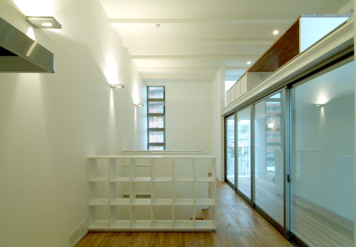 ロフト付きの吹き抜けで天井を高くする