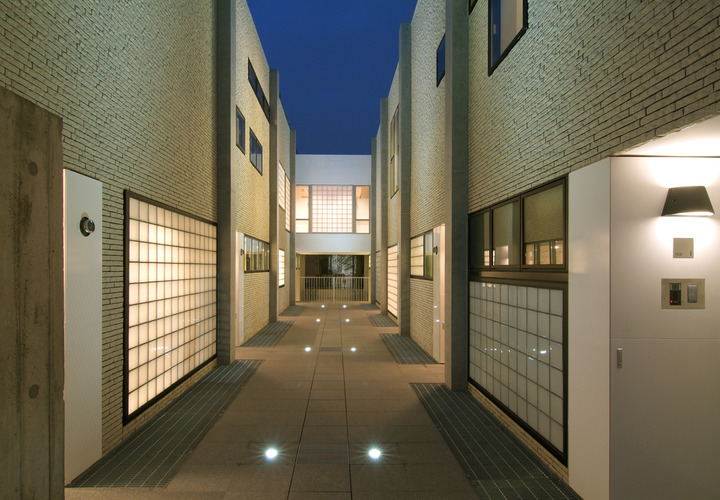 住民が集まるコンコース