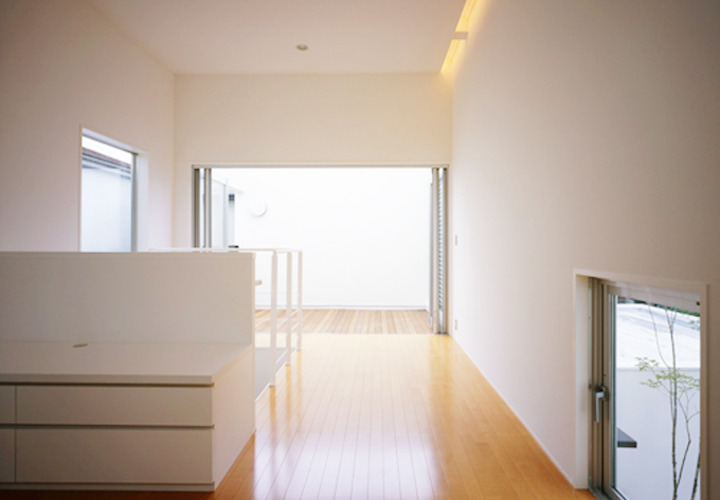 リビングよりテラスを見る