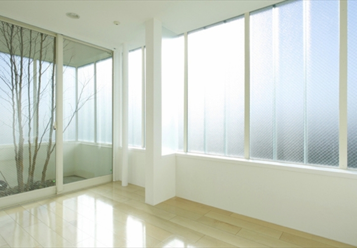 玄関ホール～中庭