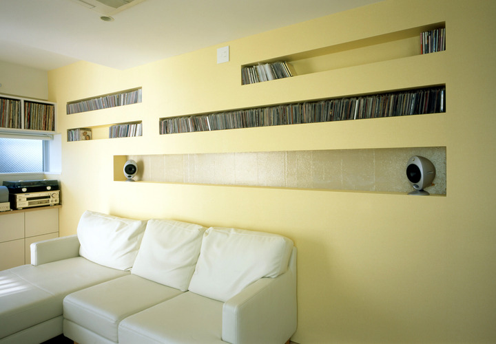 オーナー住戸のリビング、好きなCDを収納する