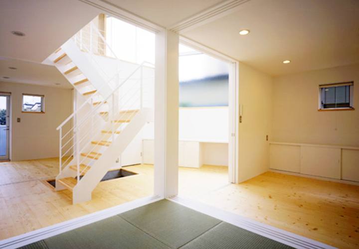 和室よりホールを見る