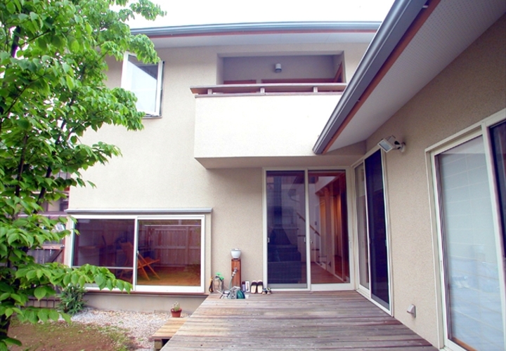 Ｌ字型に囲まれたデッキ