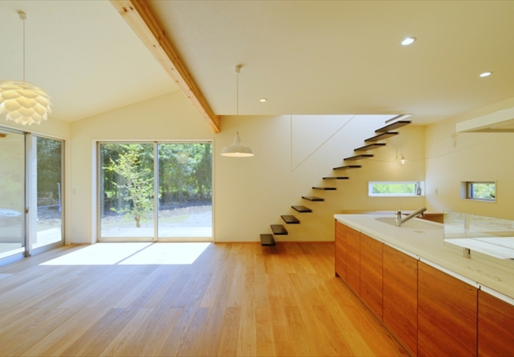 余計なものが一切ないシンプルなリビング階段