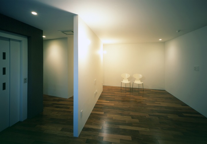 車椅子を利用して、家のどこにでも自由に行き来するアイテムはエレベーター