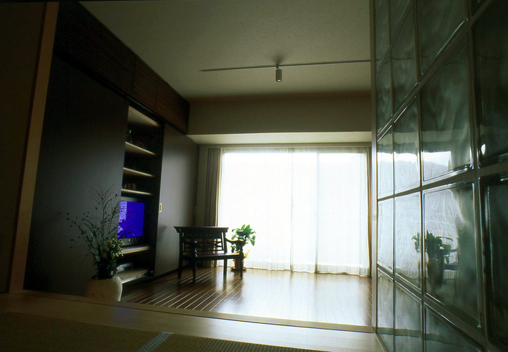 来客時は、扉を閉じてしてシンプルな空間に