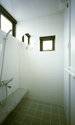 帰りの時間が遅い息子さんには、プライベート・シャワールーム