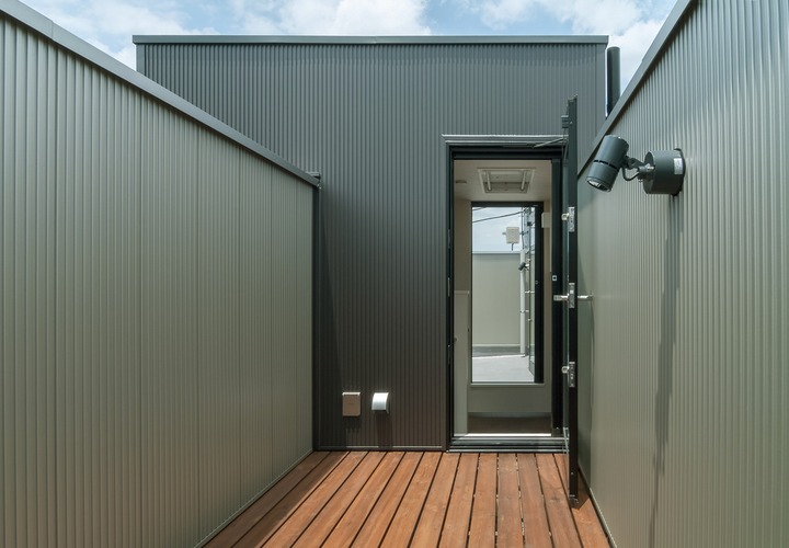 プライバシーを守りながら、お日様の下でお洗濯。