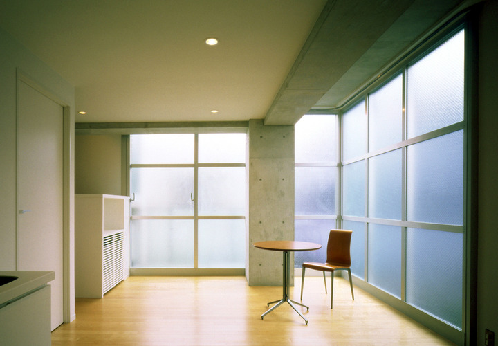 2面開口から光がたっぷり降り注ぐ