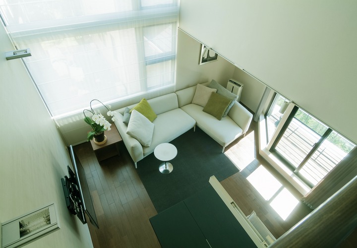 方角の違う窓から、異なる光を楽しむ