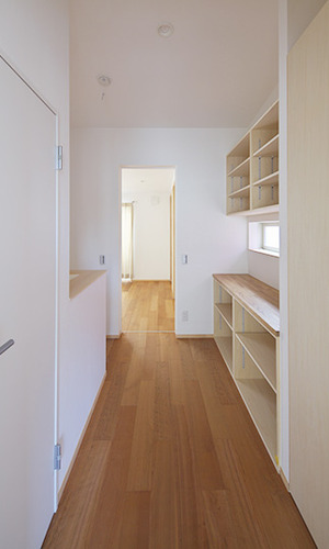 スペースを残さず有効利用した造り付け収納