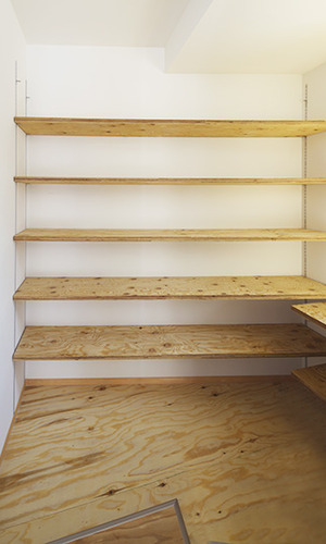 十分な容量のある造り付け収納棚