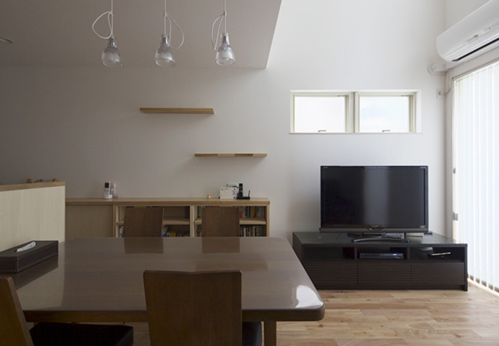 シンプルにまとまったリビング・ダイニング