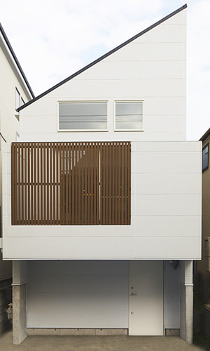 エッジの効いたシンプルでモダンな外観