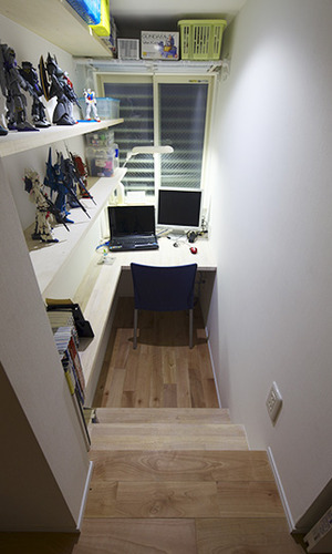 趣味や仕事に没頭出来る半地下書斎