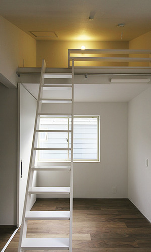 ロフトを備えたスペース