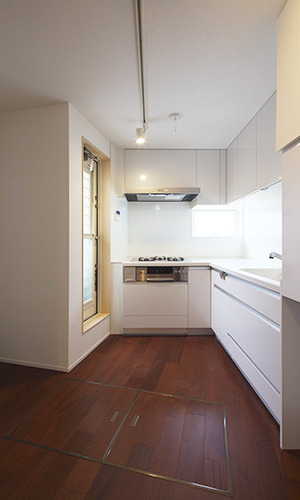 白で統一した爽やかなキッチン