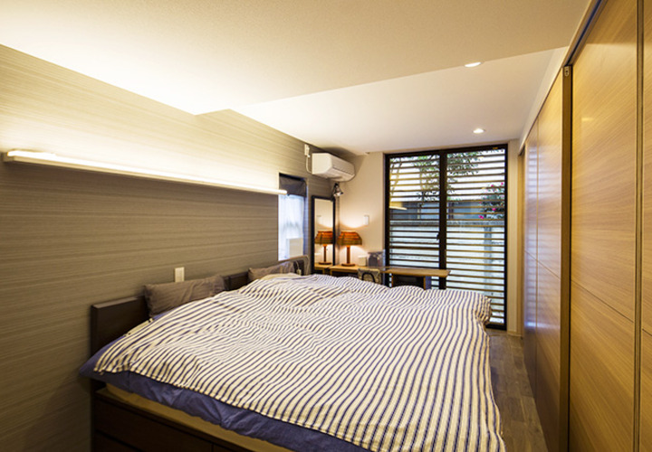 間接照明で癒されるベッドルーム